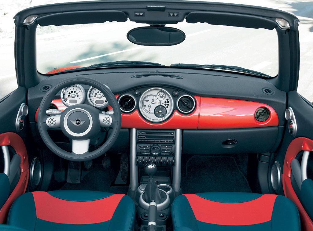 Mini Cabrio 2004 002.jpg